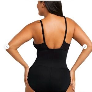 NWOT Maidenform Size‎ M Women's Lace Tame Your Tummy Bodysuit